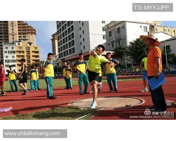 长发飘逸的日本足球明星男孩们展现青春活力与运动魅力