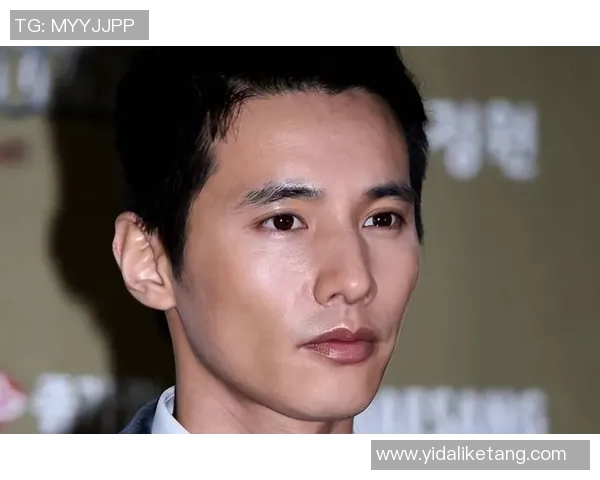 韩娱圈中的足球明星们如何在绿茵场上展现魅力与才华